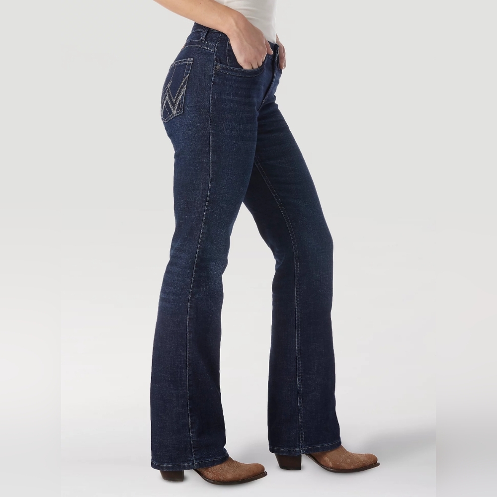 Women's Wrangler® Ultimate Riding Jean Q-Baby Mid-Rise Bootcut Women's 11 x 34